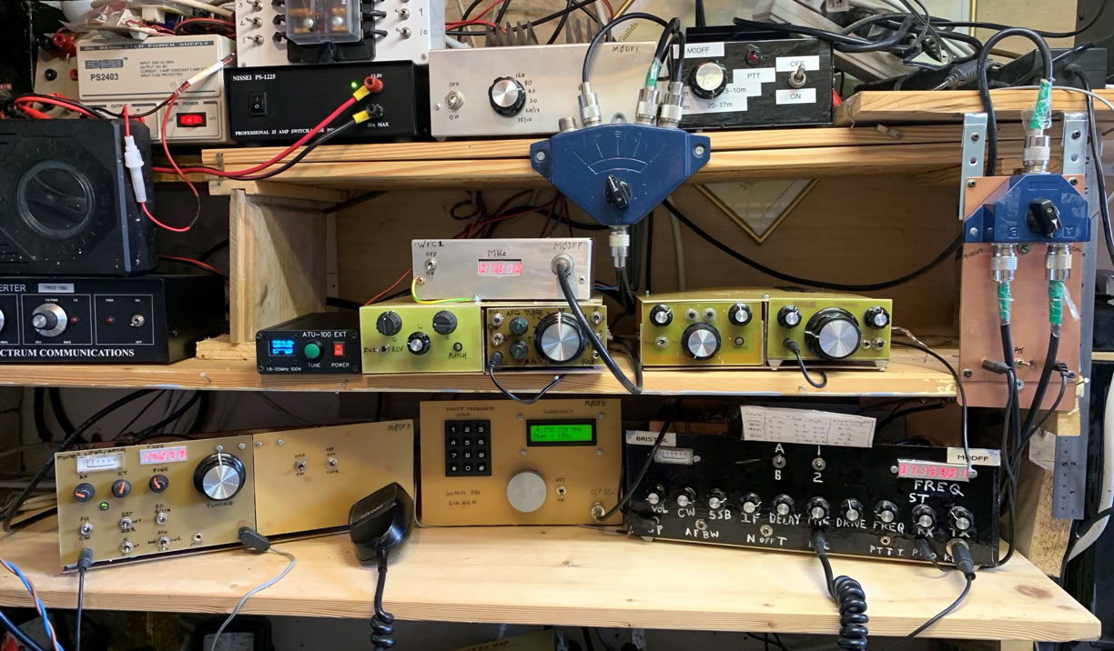 A nice and tidy photograph of M0DFF's shack.